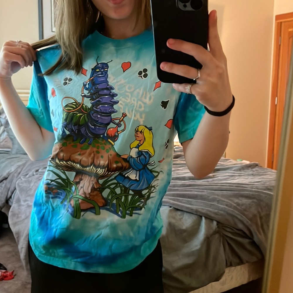 Alice in wonderland T shift (medium)